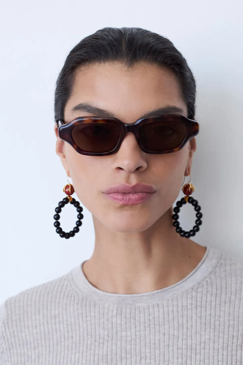 Coral Crown Hoop Earrings Onyx